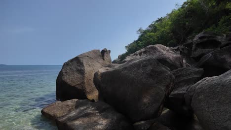 Granite-Boulders-on-Ko-Samui-Shore,-Thailand