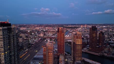 Wohn--Und-Geschäftsräume,-Atemberaubende-Ausblicke-Auf-Die-Skyline-Von-Manhattan