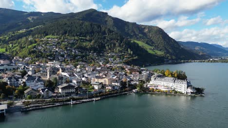 Ciudad-De-Zell-Am-See-En-El-Lago-Zeller-See-En-La-Región-De-Salzburgo,-Austria---4k-Aéreo