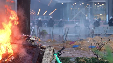 Belgian-riot-police-protecting-the-European-Parliament-building-during-manifestation-in-Brussels,-Belgium