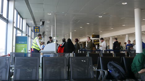 Queuing-and-lines-of-queues-at-an-airport-terminal-gate-boarding-an-airplane