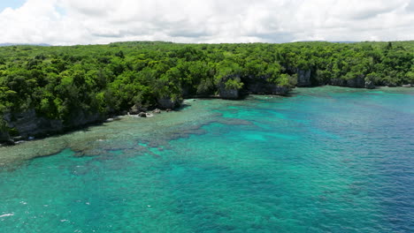 Exótico-Océano-Azul-Con-Exuberante-Naturaleza-En-La-Isla-De-Moso,-Norte-De-Efate,-Vanuatu
