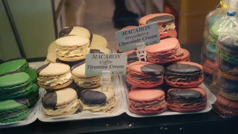 Macarons-Variados-En-Pastelería-De-Venecia.