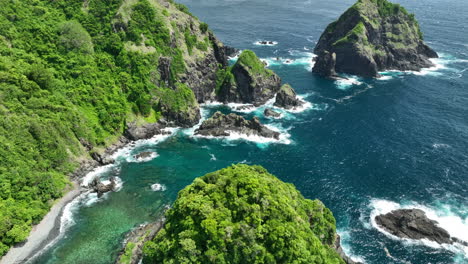 Vistas-Aéreas-A-Lo-Largo-De-La-Costa-De-Orong-Bukal-En-Lombok,-Indonesia