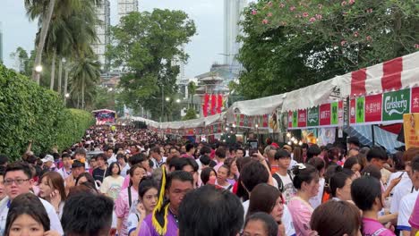 Scene-of-crowds-of-devotees-streaming-to-Johor-Bahru-Old-Chinese-Temple-'Xing-Gong'-Malaysia-during-Chingay