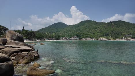 Vista-De-La-Bahía-Rocosa-En-Ko-Samui,-Tailandia