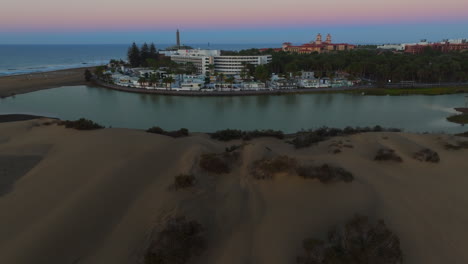 Gran-Canarias-Morgen:-Luftaufnahmen-Des-Sonnenaufgangs-Am-Strand-Von-Maspalomas