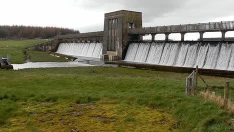Llyn-Cefni-reservoir-overflowing-from-Llangefni-lagoon-dam-water-in-the-Anglesey-countryside