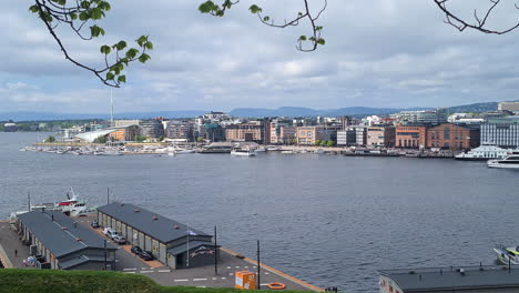 Hafen-Und-Kreuzfahrtterminal-In-Oslo,-Norwegen,-Panoramablick-Von-Der-Festung-Akershus