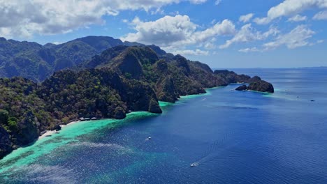 Imágenes-Distantes-De-Drones-De-Una-Larga-Playa-En-La-Isla-De-Coron-En-Filipinas