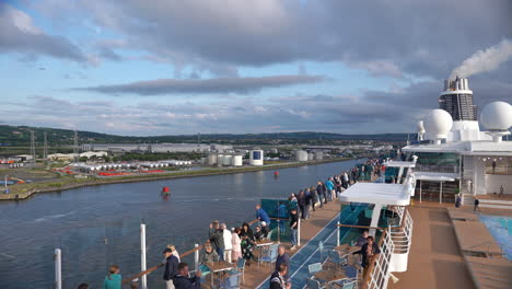 Timelapse,-Cruise-Ship-Leaving-Port-of-Belfast,-Northern-Island-UK,-Passengers-and-Coastline
