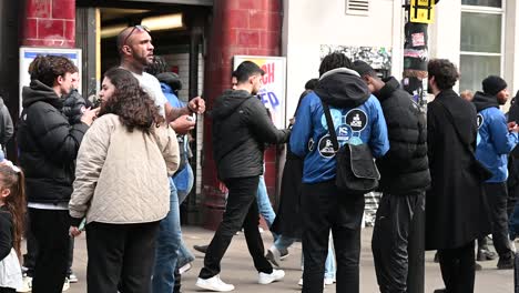 Halten-Sie-An-Und-Reden-Sie-In-Camden,-London,-Großbritannien