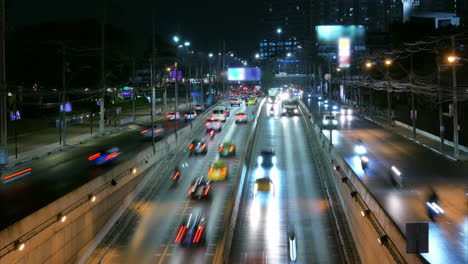 Zeitraffer-Ansicht-Des-Geschäftigen-Nachtverkehrs-In-Bangkok,-Thailand