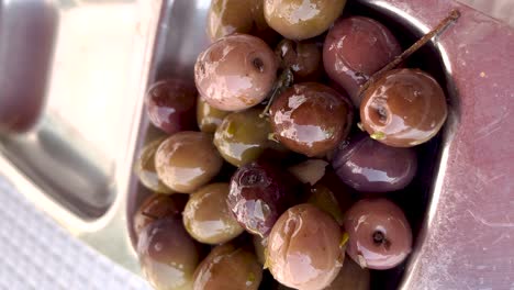 Ripe-olives-brushed-with-oil
