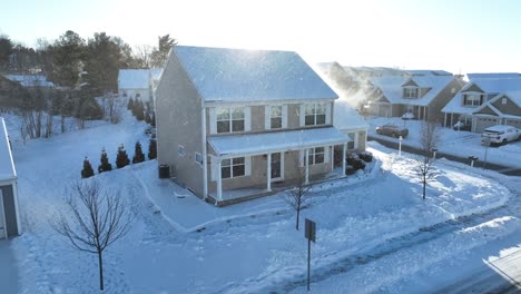 Schneesturm-Mit-Schneeflocken-An-Windigen-Tagen-In-Amerikanischen-Nachbarschaft