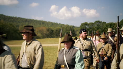 Konföderierte-Soldaten-Marschieren