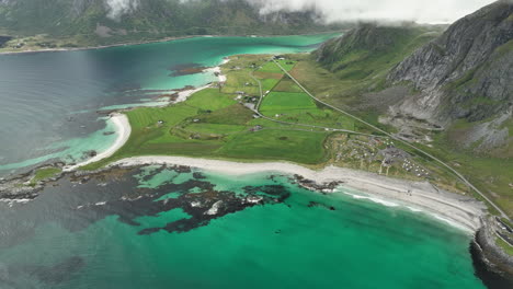 Playa-De-Arena-Blanca-En-La-Remota-Lofoten,-Noruega.