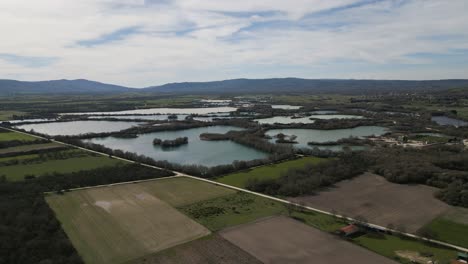 Vista-Aérea-Panorámica-De-Caminos-Rurales-Y-Campos-Agrícolas-Junto-A-La-Antigua-Laguna-De-Antela-Areeiras-Da-Limia-En-Xinzo-De-Limia-Ourense