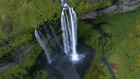 Cascada-De-Seljalandsfoss-Que-Cae-Desde-Un-Acantilado-En-El-Sur-De-Islandia