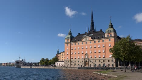 Stockholm:-harbour-and-Hebbeska-huset-in-the-city-centre