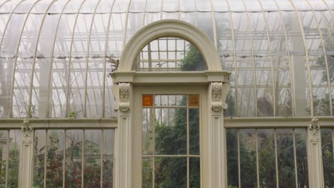 Fassade-Des-Viktorianischen-Gewächshauses-Des-National-Botanic-Gardens-In-Glasnevin,-Dublin,-Irland