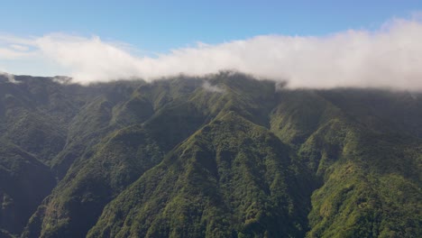 Hermosas-Montañas-Verdes-En-Un-Día-Soleado-En-Madeira,-Portugal