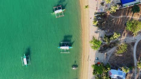 Drohnenaufnahmen-Von-Oben-Vom-Strand-Von-Port-Barton-Auf-Der-Insel-Palwan-Auf-Den-Philippinen