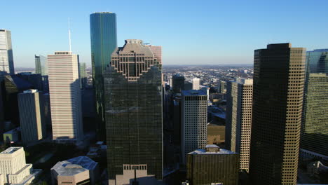 Vista-Aérea-De-Las-Torres-Y-Rascacielos-Del-Centro-De-Houston-Tx-Usa,-Disparo-De-Drones