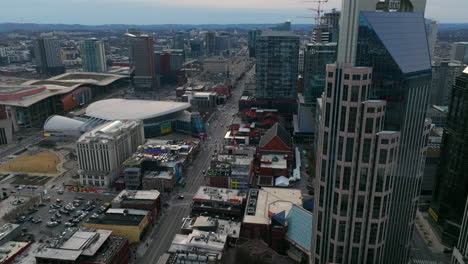 AT-and-T-Building,-Batman-Building-Overlooking-The-Bridgestone-Arena-In-Downtown-Nashville,-Tennessee,-USA