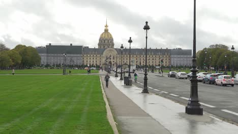 Les-Invalides-house-the-Musée-de-l'Armée,-the-military-museum-of-the-Army-of-France