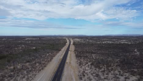 Carretera-Desierta-De-Baja-California-Sur-En-México