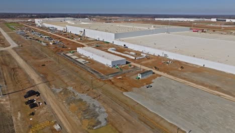 Drone-fly-by-of-Ford's-Megacampus-BlueOval-City,-showcasing-the-facilities'-electric-vehicle-and-battery-manufacturing-in-Stanton,-Tennessee
