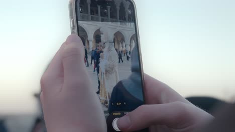 Capturing-Venice-Carnival-Elegance-on-Smartphone