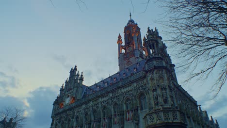 Edificio-De-Arquitectura-Tradicional-Del-Castillo-De-La-Capilla-De-La-Catedral-De-Estilo-Holandés-Europeo-En-Los-Países-Bajos-Con-Un-Diseño-Artístico-Auténtico-Y-Un-Recorrido-Turístico