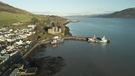 Ships-At-Carlingford-Harbour-With-Carlingford-Castle-In-County-Louth,-Ireland