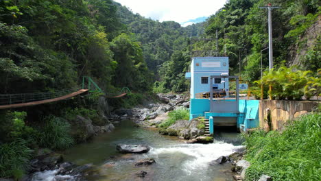 Luftaufnahme-Eines-Wasserkraftwerks-Am-Rocky-River-Im-Dschungel-Der-Dominikanischen-Republik