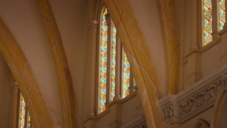 Nuevas-Ventanas-Dentro-De-La-Iglesia.-Alejar-La-Toma