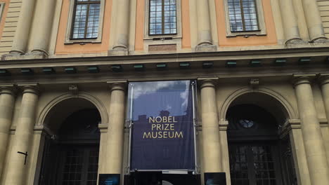 Exterior-of-Nobel-Prize-Museum-Building-in-Old-Town-Stockholm,-Sweden,-Tilt-Down