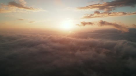 Mar-De-Nubes-Sobre-Noordhoek-Durante-La-Puesta-De-Sol-En-Ciudad-Del-Cabo,-Sudáfrica