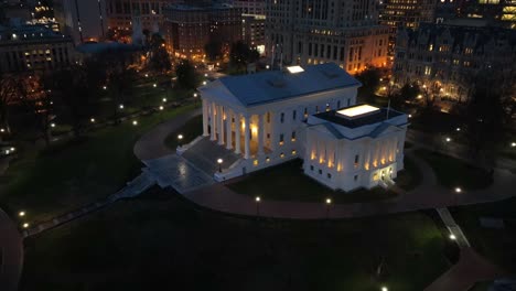 Virginia-Capitol-Gebäude-Bei-Nacht