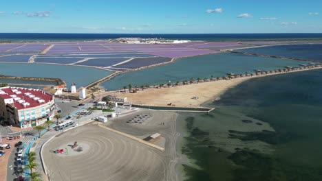 Lila-rosa-Salzwasser-Bergbausee-In-Los-Cuarteros,-Mar-Menor,-Murcia,-Spanien---Luftbild-4K