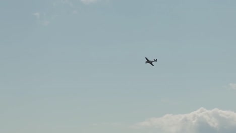 Avión-Mustang-P52-De-La-Segunda-Guerra-Mundial-Volando-Por