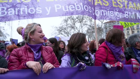 Mujeres-Manifestantes-Participan-En-Una-Manifestación-En-El-Día-Internacional-De-La-Mujer.