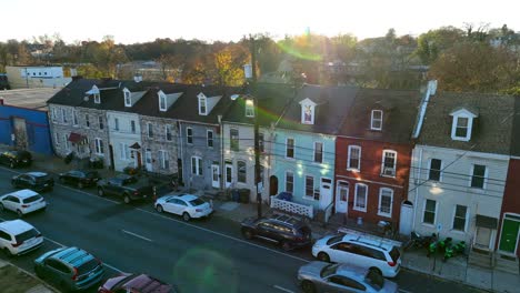 Colorful-urban-housing-in-American-city,-Lancaster,-PA