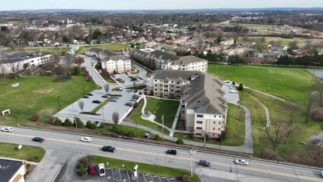 American-Apartment-Complex-near-highway-with-traffic-in-Pennsylvania,-USA