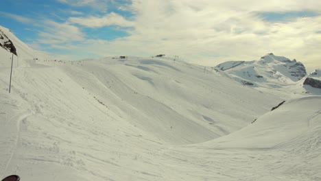 Schneebedeckte-Pisten-Im-Skigebiet-In-Flaine,-Französische-Alpen,-Frankreich