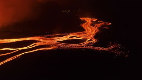 Volcanic-magma-flowing-on-earth-surface-at-Reykjanes-Peninsula-at-night