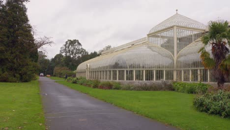 Panning-shot-of-the-greenhouse-of-the-enormous-botanical-gardens