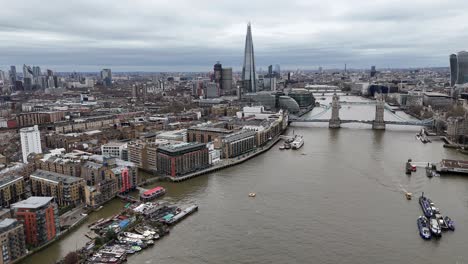 Puente-De-La-Torre-Central-De-Londres-Y-Drone-Del-Río-Támesis,-Antena