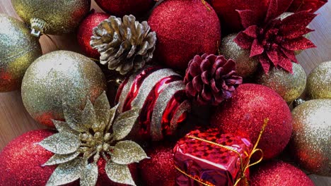 Close-Up-of-Golden-and-Red-Christmas-Balls-on-a-Christmas-Background